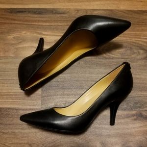 Michael Kors black leather pointed toe pumps heels